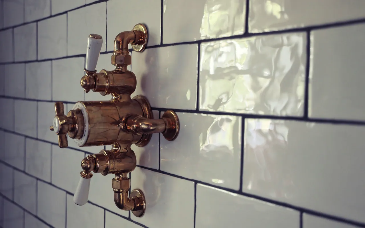 Carrelage salle de bain pose DIY : 4 situations, 4 niveaux de difficulté