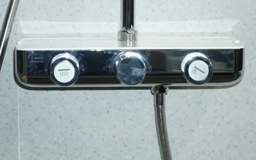 Guide pratique pour installer un mitigeur thermostatique en salle de bain