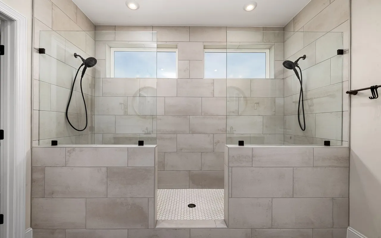 Poser du carrelage salle de bain sans joint visible, quand c'est possible et comment s'y prendre