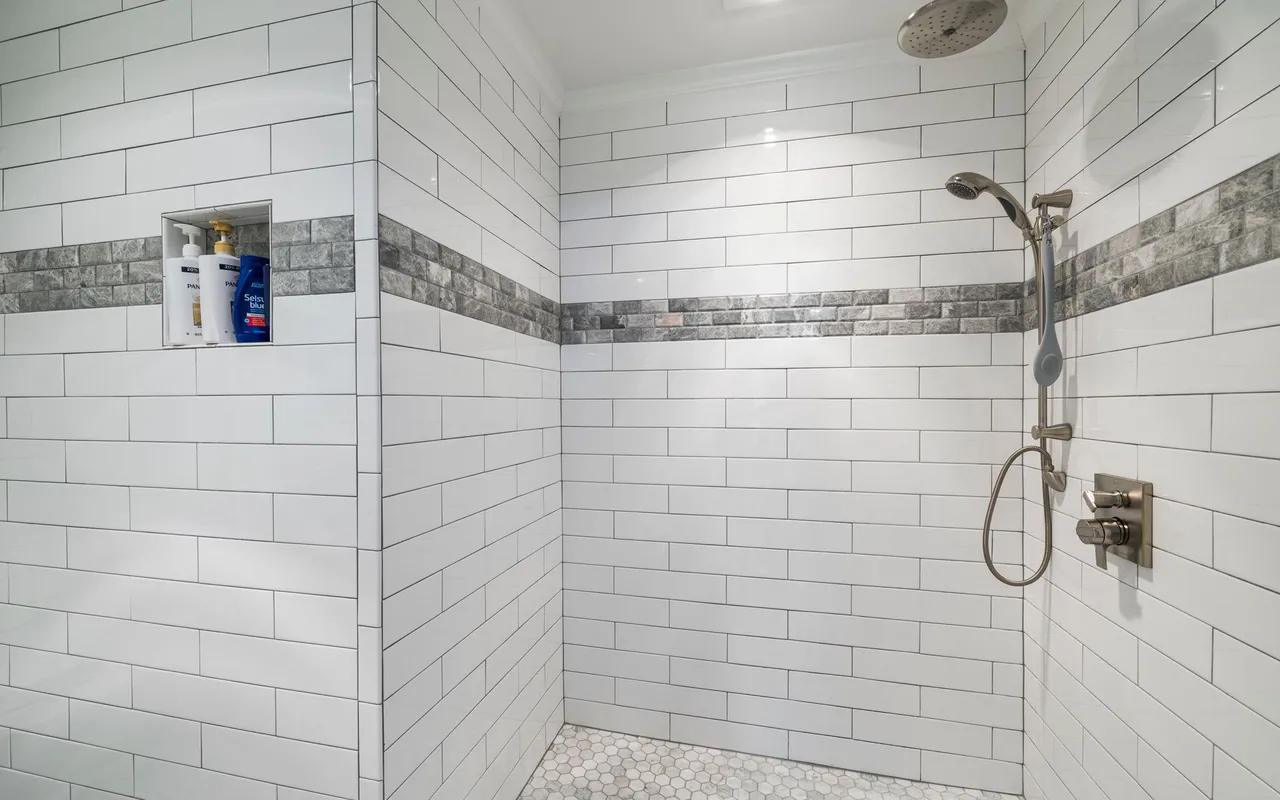 Joints silicone salle de bain : comment bien les poser pour un résultat durable